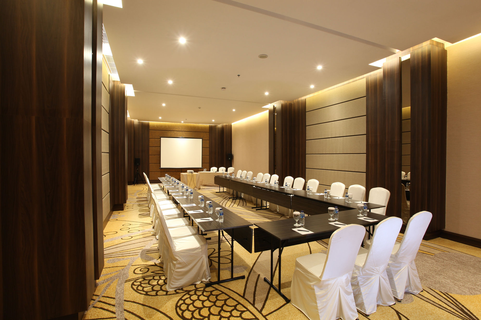 Swiss-Belinn Караванг Екстериор снимка